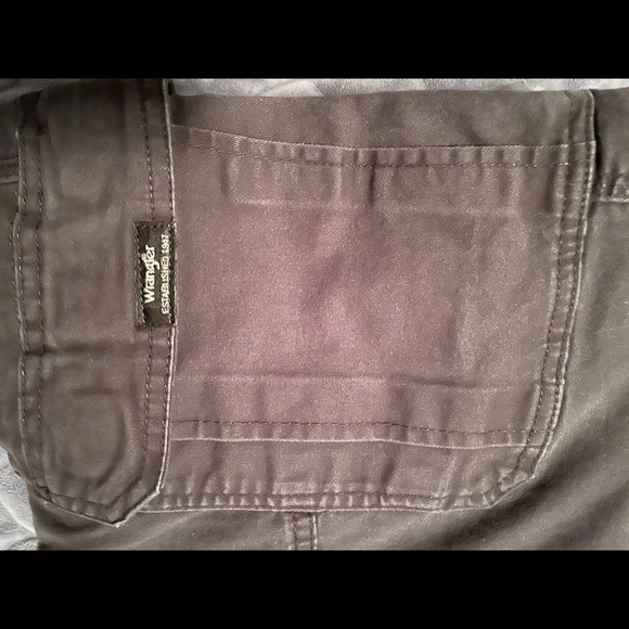 Wrangler 32x34 worn but in good condition. Steel color - Picture 3 of 4